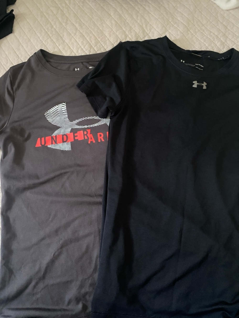Under Armour woman Short Sleeve Tees - Black & Charcoal with Red Accent